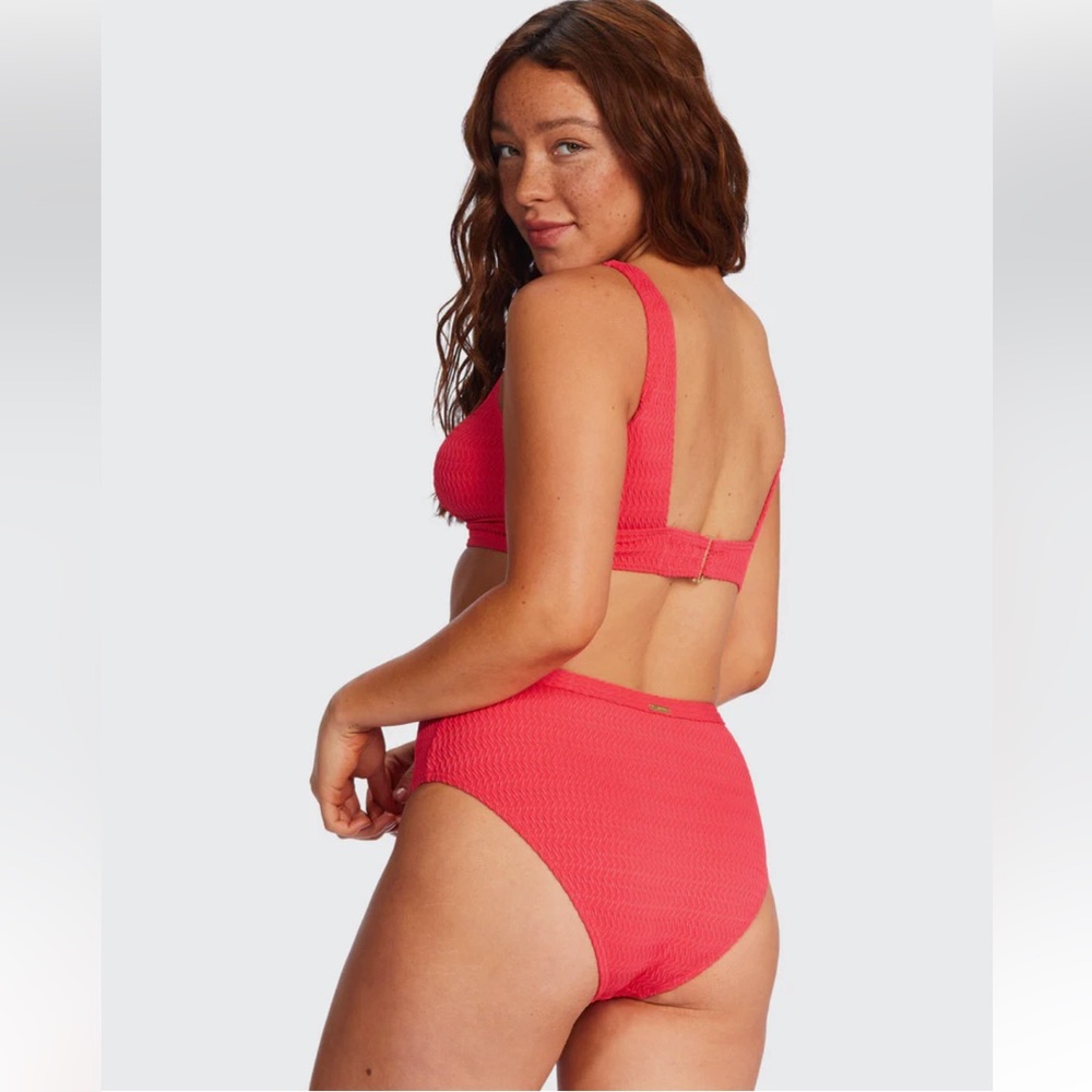 NWT Billabong Chasing Tides Elliot bikini set. Size Medium bottom, Large Top. - Picture 3 of 16